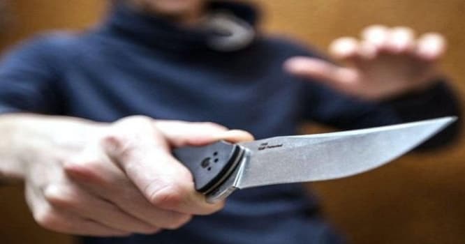 Bakıda məktəb şagirdi arvadını söyən kişini bıçaqladı