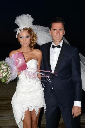 40 yaşdan sonra gənc gözəllərlə evlənən türkiyəli məşhurlar - FOTOLAR