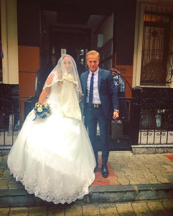 Cinsiyyətini dəyişdirən aktrisanın evlilik sevinci - FOTO