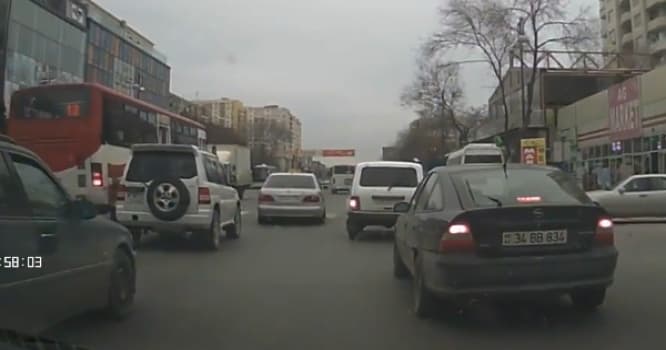 Bakıda sərnişin avtobusu piyadanı belə vurdu - VİDEO