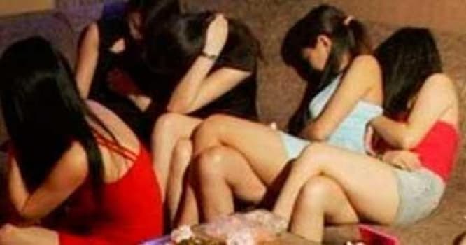 "İki kişi ilə cinsi əlaqəyə məcbur edilirdim" - Dubaydan qayıdan qadın