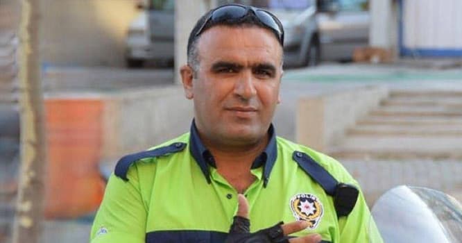 Qəhrəman polisin terrorçuların üstünə getdiyi an - VİDEO