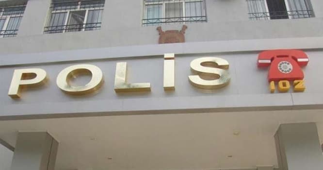 Polis İdarəsinin həyətində yanğın: iki avtomobil yandı