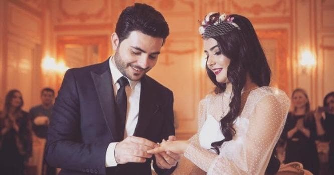 Azərbaycanlı müğənninin xanımı ilə yeni fotosu