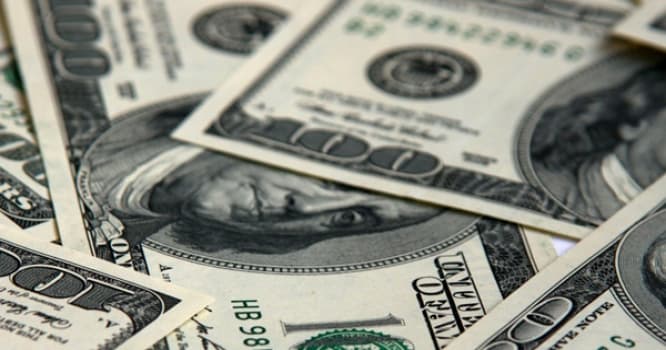 Azərbaycanda banklar tərəfindən dollar satışı azalıb - 3,5 dəfə