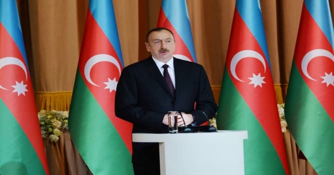 "Bizə ən böyük zərbəni bank sektoru vurdu" - Prezident
