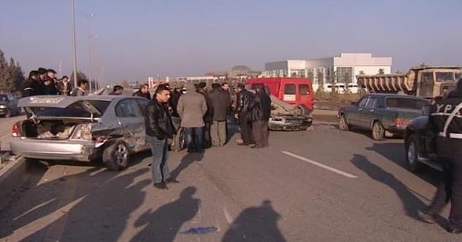 Bakıda zəncirvari qəza: 3 nəfər ağır yaralandı