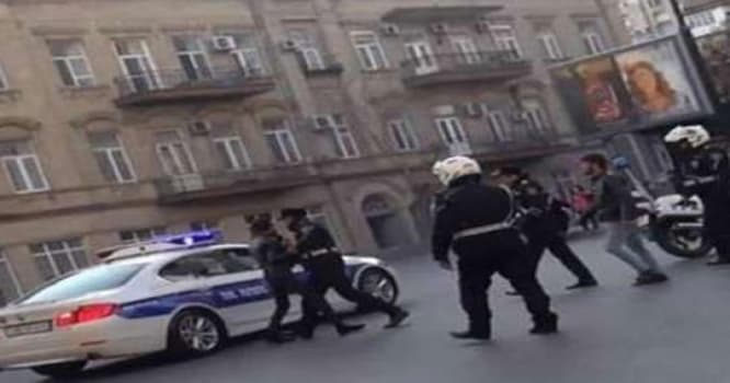 Avtomobili çəkiclə əzilən yol polisi işdən çıxarılıb