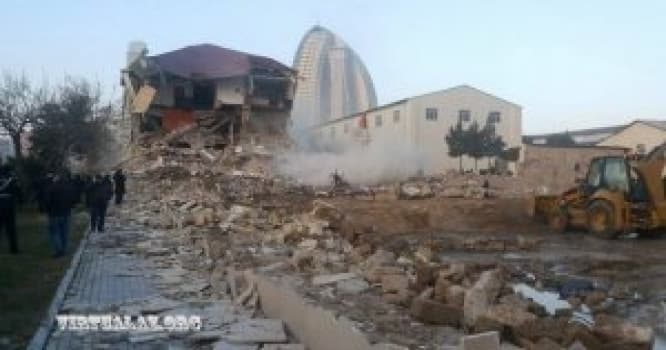 Nehrəmli oliqarx 10 milyona qane olmadı, başının üstünü buldozerlər aldı...