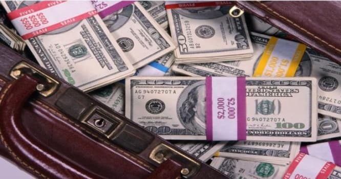 Azərbaycandan milyardlarla dollar qaçıran məmurlar