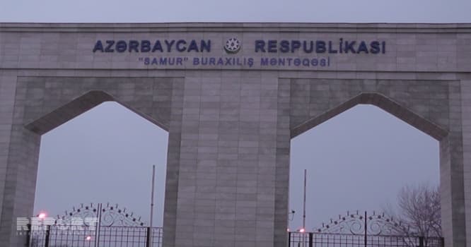 Gömrük əməkdaşları ölkəyə dollar gətirən sahibkarı necə aldatdı? - AUDİO