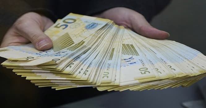 Yazıçı Anarın müşavirinə qarşı 68 min manatlıq DƏLƏDUZLUQ