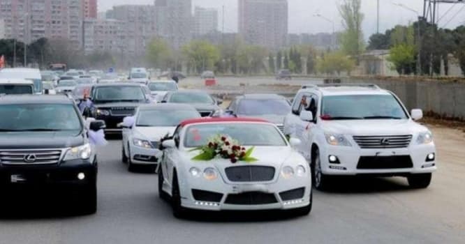 Bakıda bəylə gəlin tıxacda qalıb dondu - deputat onları xilas etdi