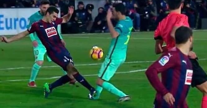 "Barselona" futbolçusunun ayağı sındı - VİDEO