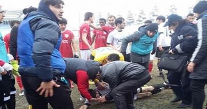 Azərbaycanda oyunda futbolçu huşunu itirdi - FOTOLAR