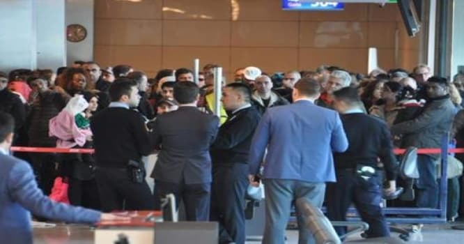 İstanbulda təyyarədə bomba həyəcanı: sərnişinlər təxliyə edildi