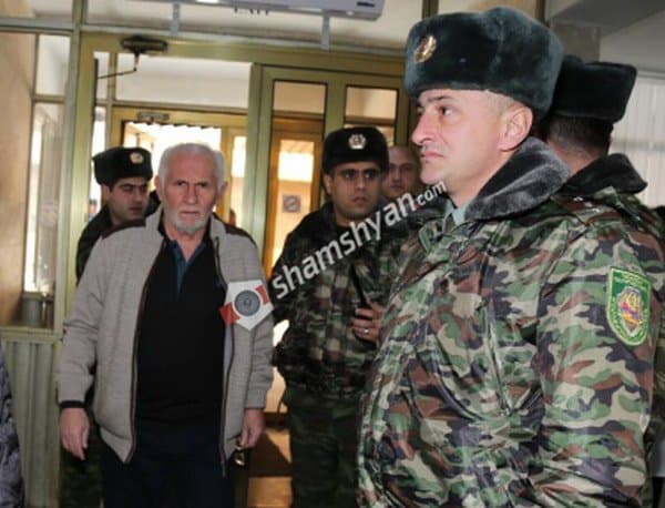Keçmiş müdafiə naziri prezidenti devirmək istəyib?
