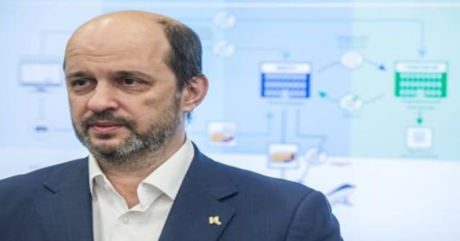 Facebook Putinin məsləhətçisinin səhifəsini blokladı - Qalmaqal