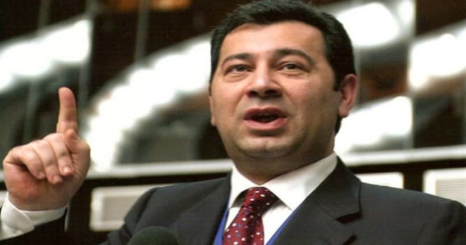 “Hərbi əməliyyatların bərpası Yerevana sərfəlidir” - Səməd Seyidov