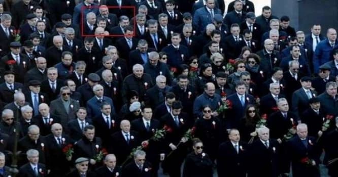 Xocalıya ədalət yürüşündə qəh-qəh çəkib gülən deputatlar - FOTO