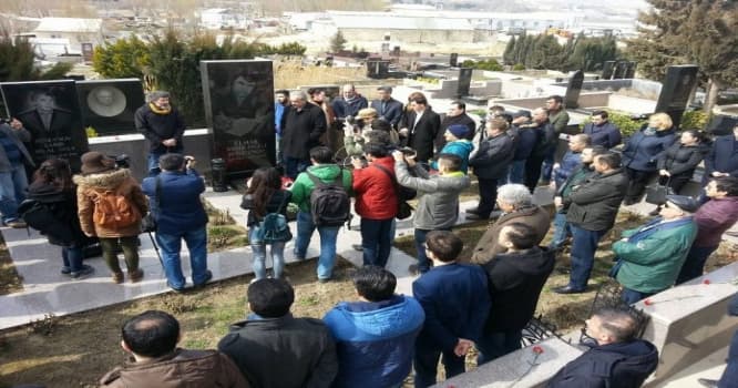 Elmar Hüseynov məzarı başında anıldı