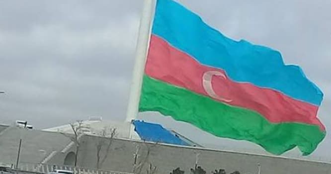 Bayraq Meydanındakı Azərbaycan bayrağı endirildi - FOTOLAR