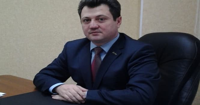 İslam Hüseynov vəzifədən çıxarıldı