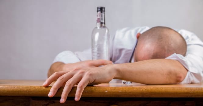 Azərbaycanda alkoqoliklərin sayı yenidən artdı