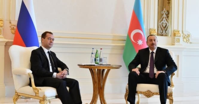 İlham Əliyev Moskvaya gedir, Medvedev isə Bakıya gəlir