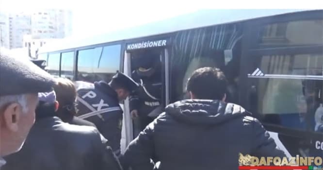 “20 Yanvar” dairəsində reyd başladı - Sərnişinlər endirilir (VİDEO)