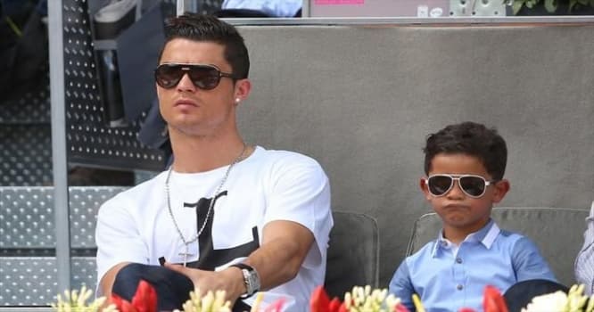 Ronaldo yenidən ata olacaq - Əkizləri doğulacaq