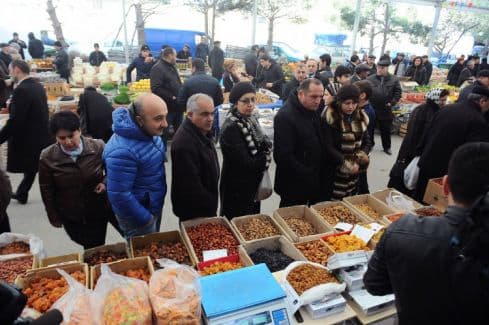 İcra başçısının iştirakı ilə yarmarka biabırçılığı