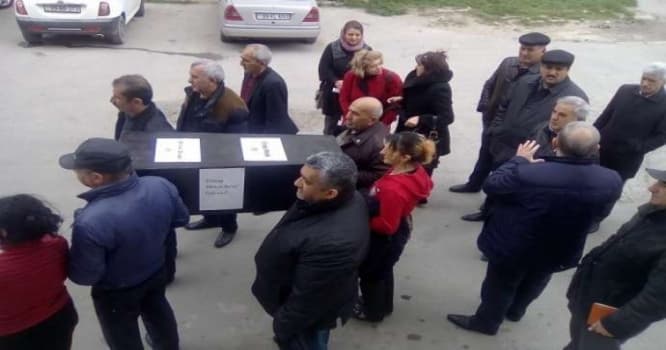Bakıda tabutla aksiya keçirdilər - FOTOLAR