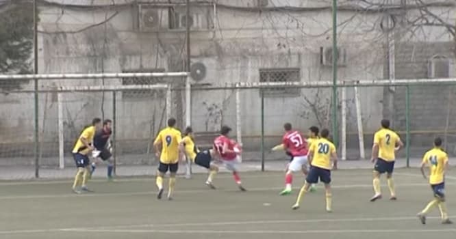 Azərbaycanda klub prezidenti futbolçunu təhqir etdi - VİDEO