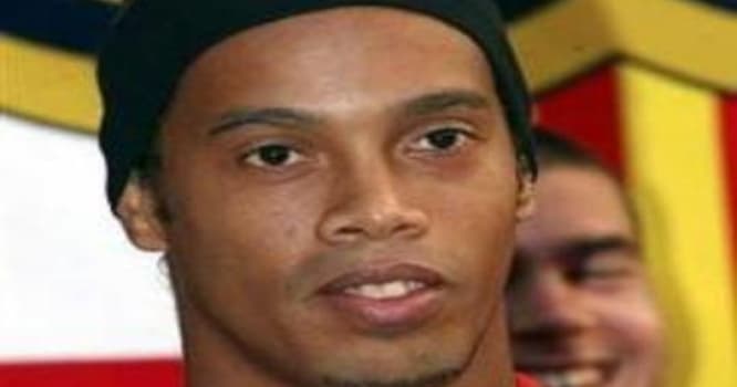 Ronaldinyo "Qəbələ" ilə müqavilə imzaldı