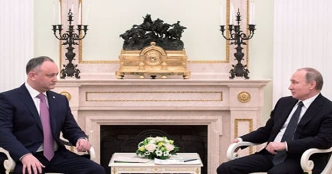 Moldova prezidenti Putinə şərab hədiyyə etdi