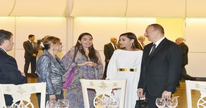 Prezident ailəsi ilə qonaqların şərəfinə verilən ziyafətdə - FOTO