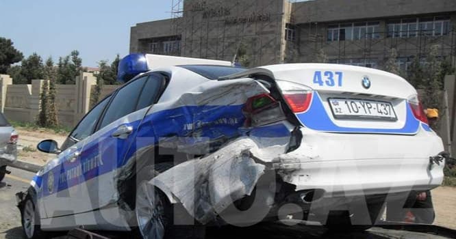 Bakıda yol polisinin avtomobilini vurdular