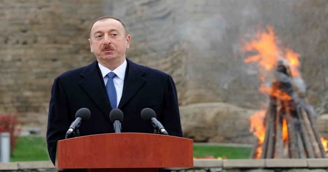 İlham Əliyev Novruz şənliyində - Kosa Prezidentlə yumurta döyüşdürdü