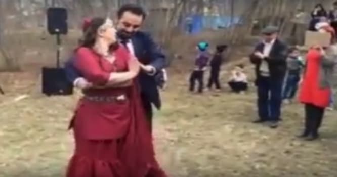 Amerikalı qız qusarlı oğlanla evləndi, toyda belə oynadı... - VİDEO