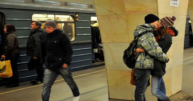Metroda öpüşmək qadağandırmı? - RƏSMİ AÇIQLAMA