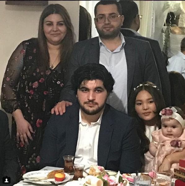 Azərbaycanlı deputatın nəvəsi əcnəbi qızla nişanlandı - FOTOLAR