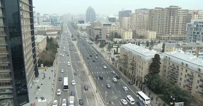 Yollar bağlanıb, sakinlər evlərinə gedə bilmir - Bakıda kuryoz