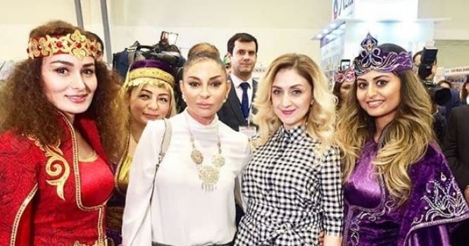 Gülnarə Xəlilova Mehriban Əliyeva ilə bir arada - FOTOLAR