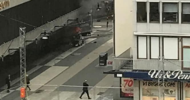 Stokholmda terror: ölənlər var - VİDEO