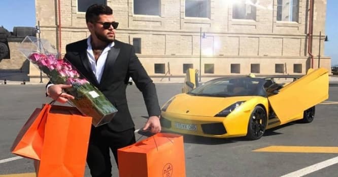 Tanınmış fotoqraf Bakıda "Lamborghini" ilə qəza törətdi - FOTOLAR