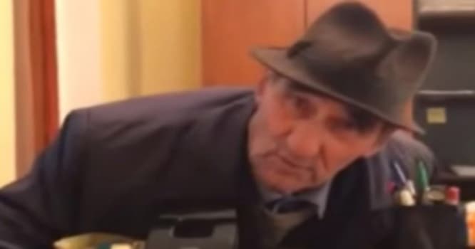 Məmur yaşlı kişini təhqir etdi - Saatlıda - VİDEO