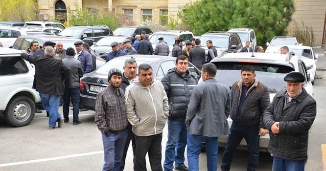 İcra başçısı 250 min manatlıq avtobus aldı - Sürücülərə qapını göstərdi