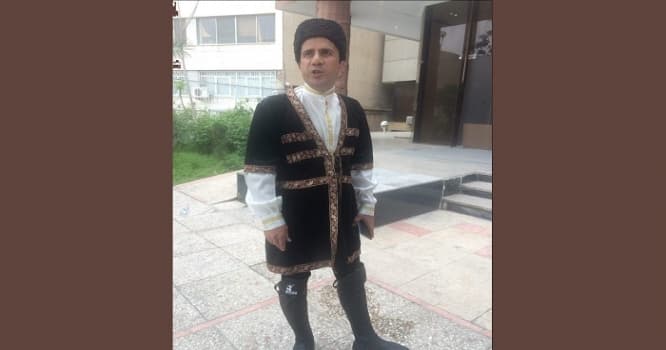Azərbaycanlı milli geyimdə İran prezidentliyinə namizəd oldu
