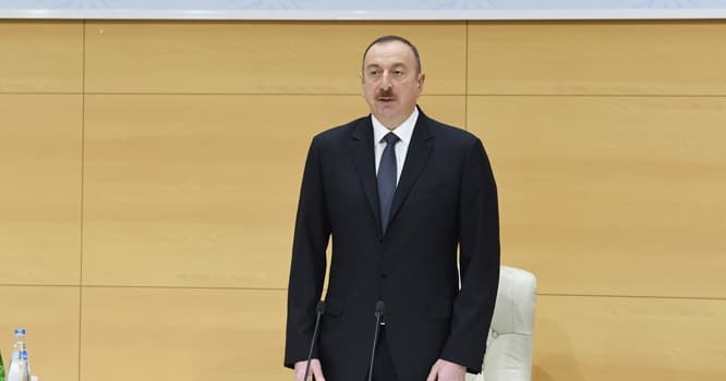 “Özüm siqaret çəkmirəm, heç kimə də məsləhət görmürəm”- Prezident